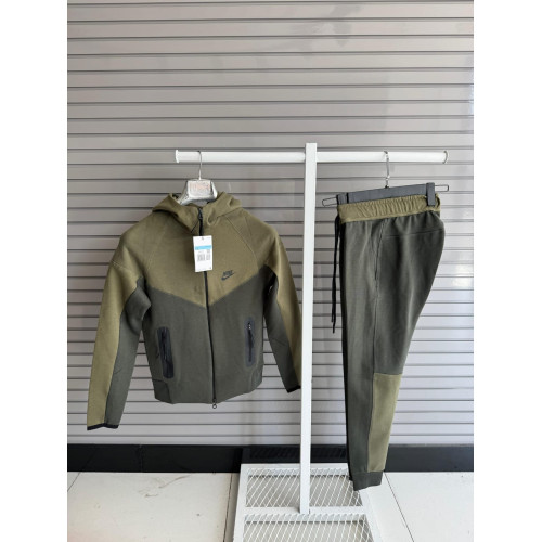 8426 Детски екип Tech Fleece зелено